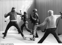 /album/gsg9/bundesarchiv-b-145-bild-f054220-0024-bundesgrenzschutz-gsg-9-jpg/